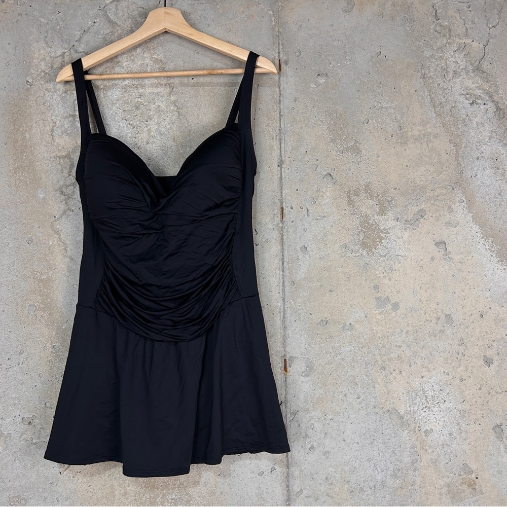 La Blanca black skirt one piece swim suit with built in padding 20w